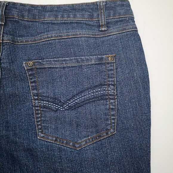 Bum Equipment Ladies Size 16W Petite Plus Medium Wash Jean Capri's - Picture 11 of 14